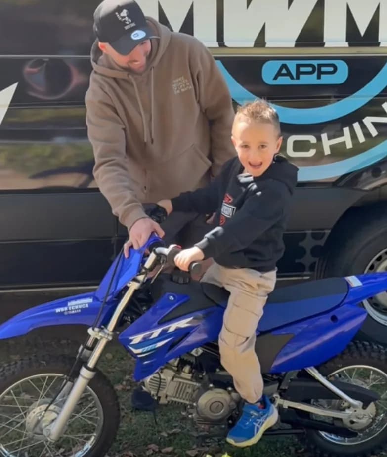 Handing over a TTR110 at the MWMX van