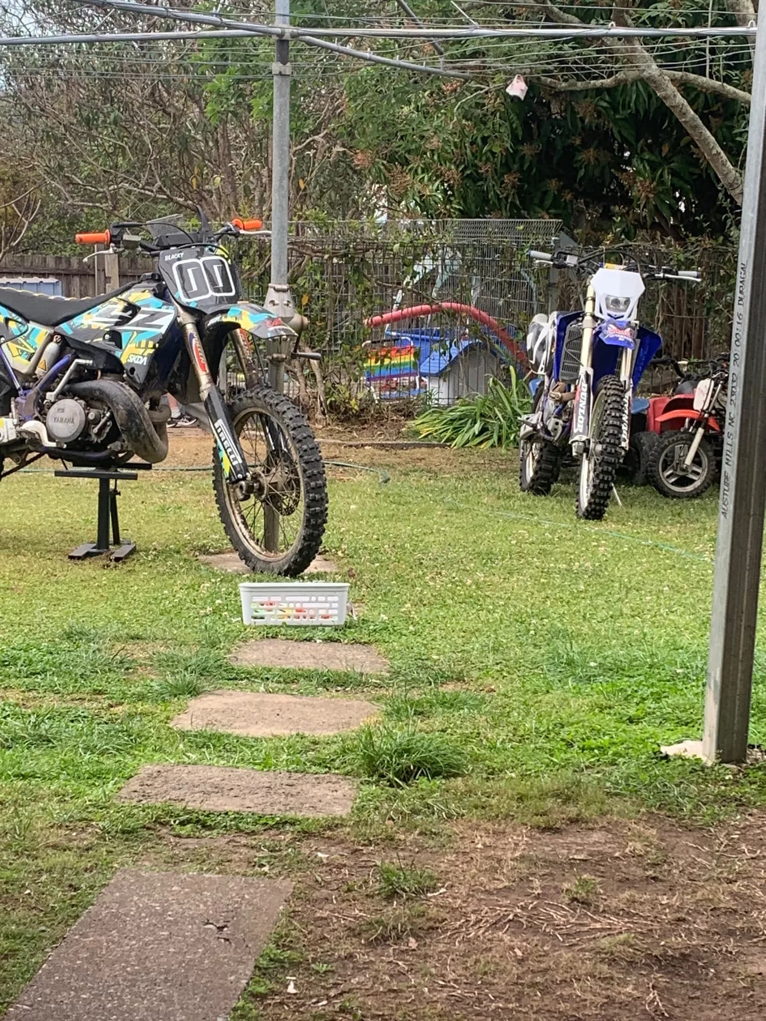 2000 Yamaha YZ250 — photo 1 of 1