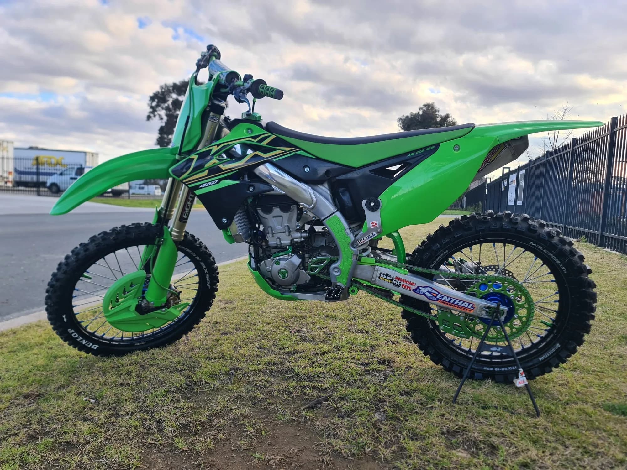 2009 Kawasaki KX450F — photo 1 of 10